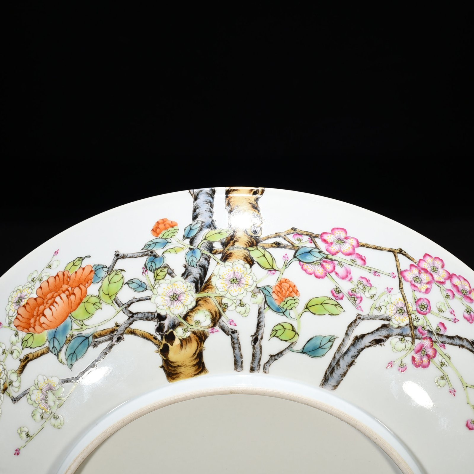 Qing Dynasty Yongzheng pastel flower pattern plate