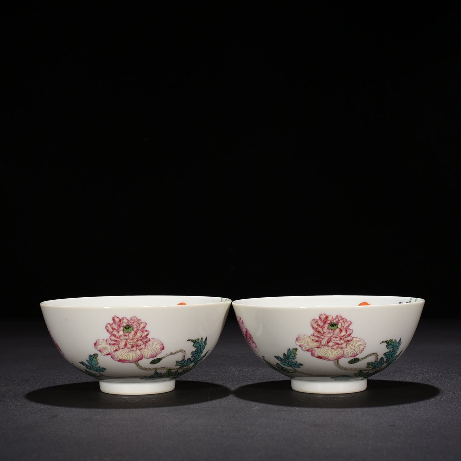 Qing Dynasty Yongzheng pastel pastel poppy flower pattern bowl