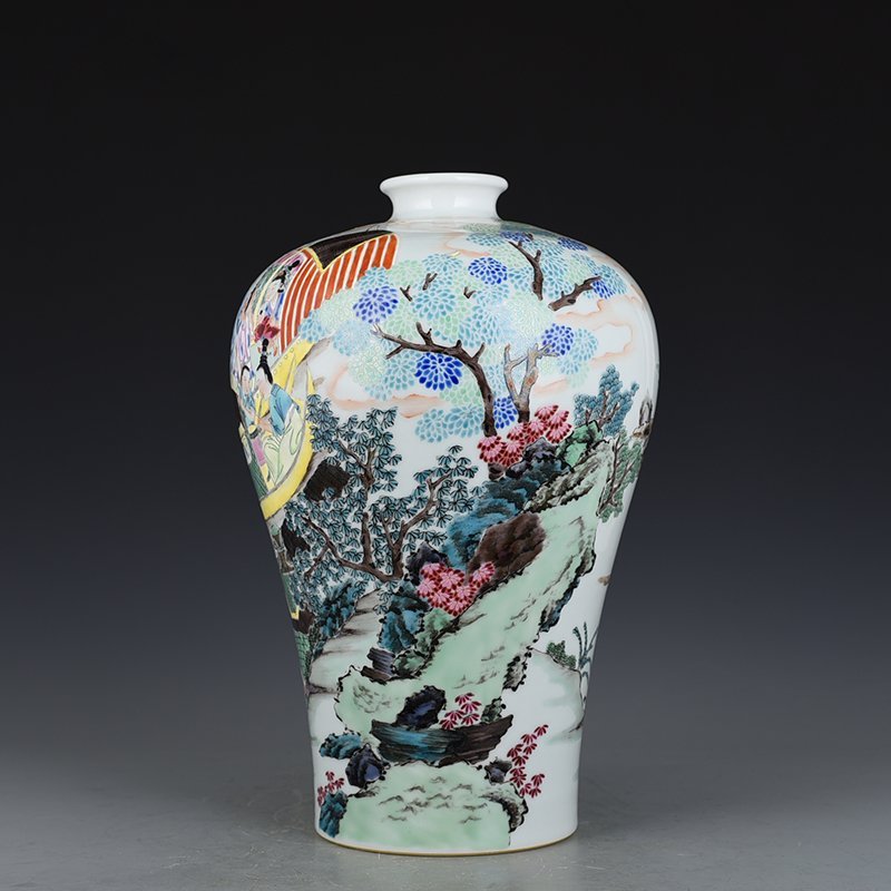 Qing Dynasty Yongzheng pastel Yujiale figure pattern plum vase