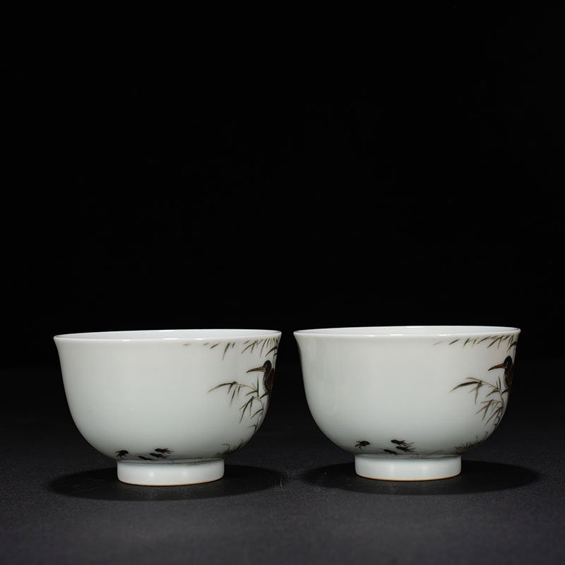 Qing Dynasty Yongzheng pastel cup with herons flowers