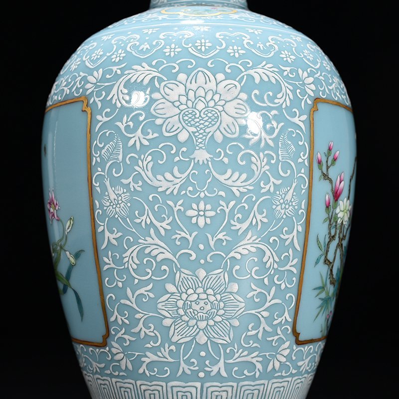 Qing Dynasty Yongzheng pink celadon glaze consecrated pink flower pattern plum vase