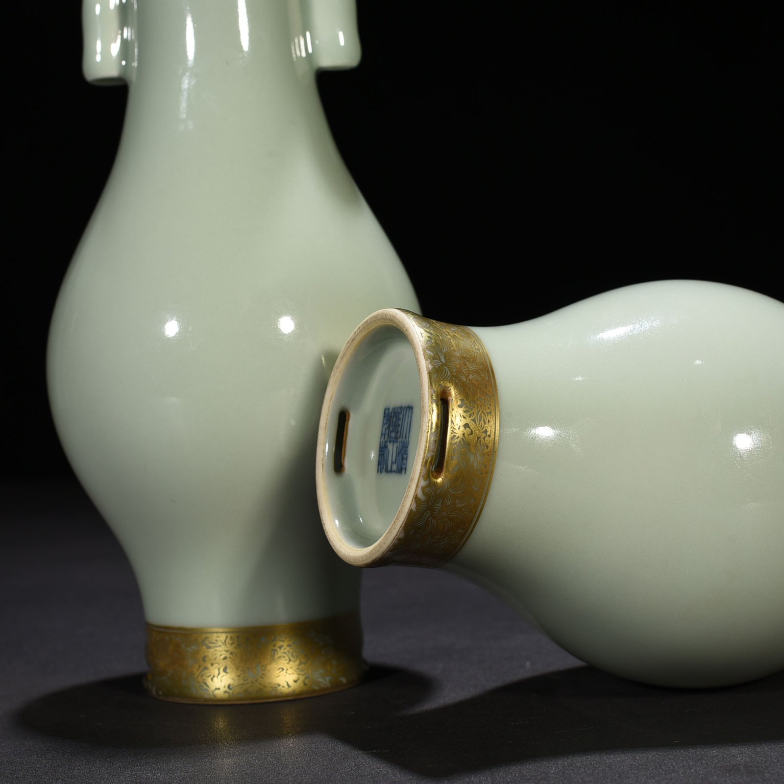 Qing Dynasty Yongzheng gold and floral decoration olive vase