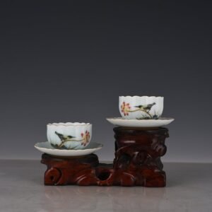 Qing Dynasty Yongzheng pink celadon enamel flower and bird lamp holder