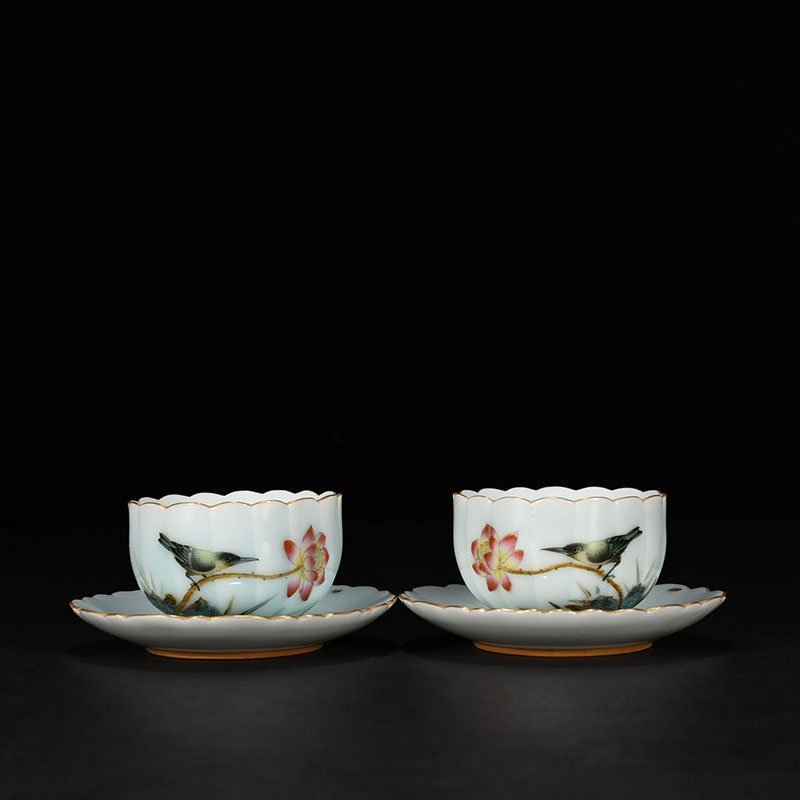 Qing Dynasty Yongzheng period pink celadon glaze and enamel lamp holder