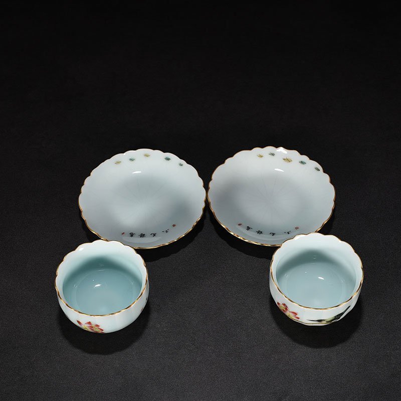 Qing Dynasty Yongzheng period pink celadon glaze and enamel lamp holder