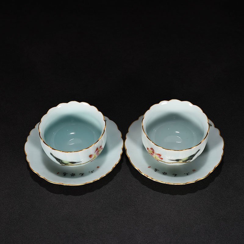 Qing Dynasty Yongzheng period pink celadon glaze and enamel lamp holder