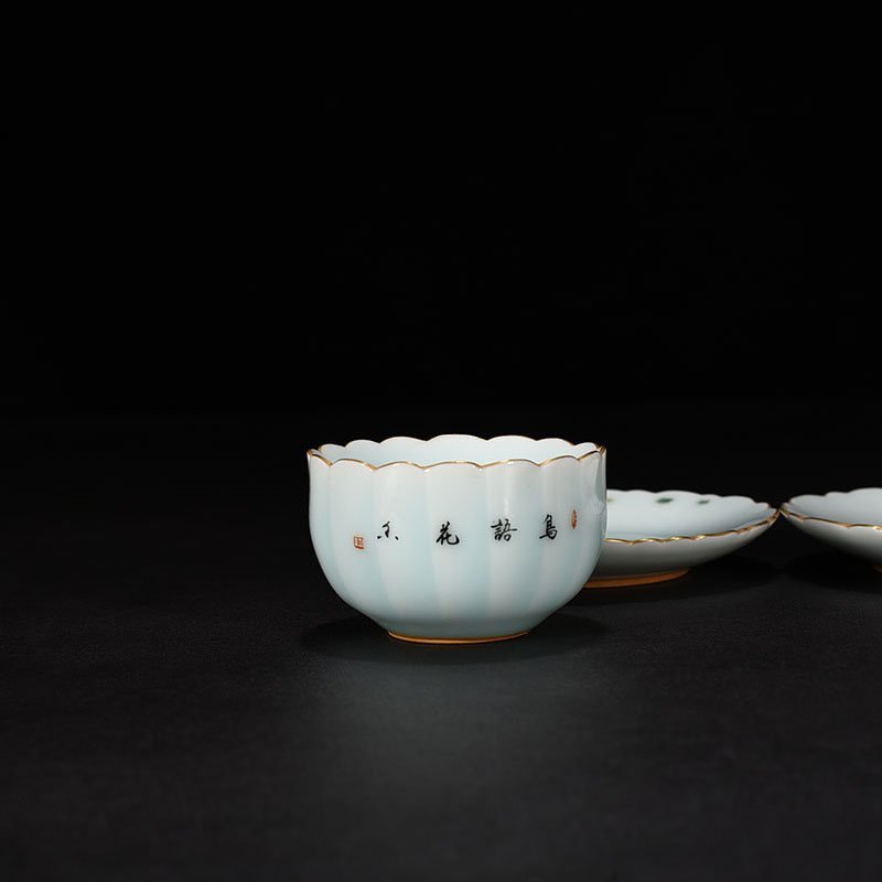 Qing Dynasty Yongzheng period pink celadon glaze and enamel lamp holder
