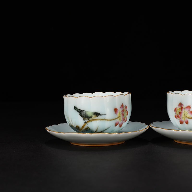 Qing Dynasty Yongzheng period pink celadon glaze and enamel lamp holder