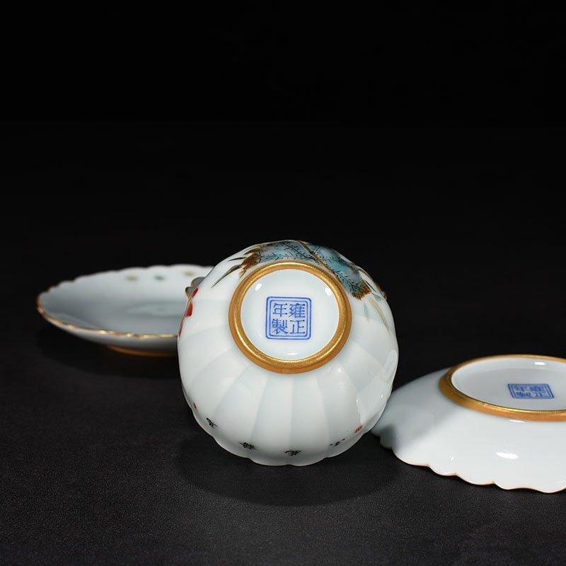 Qing Dynasty Yongzheng period pink celadon glaze and enamel lamp holder