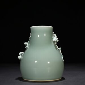 Qing Dynasty Yongzheng pink celadon glaze plate dragon statue