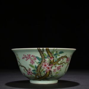 Qing Dynasty Yongzheng pink celadon glaze pastel bowl