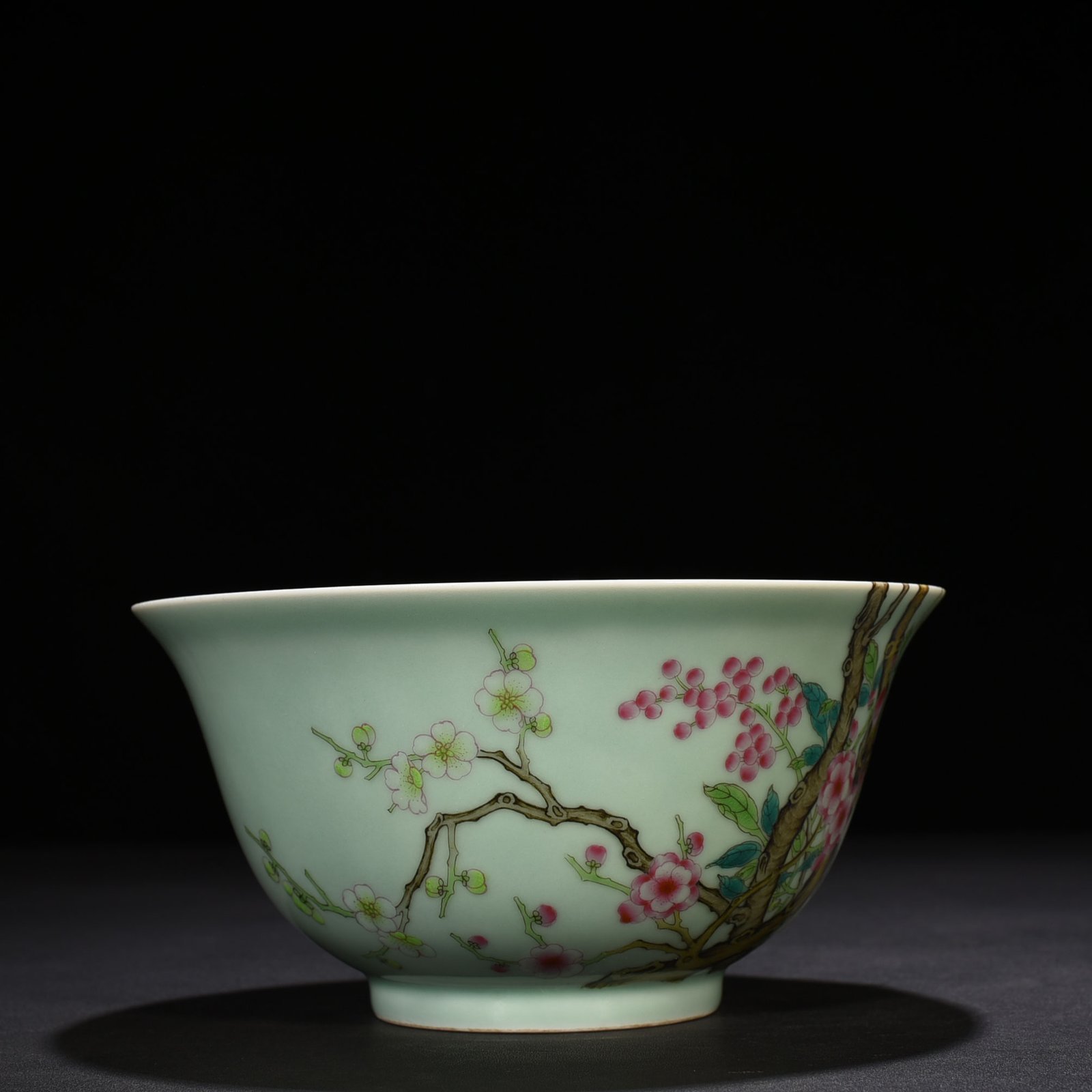 Qing Dynasty Yongzheng pink celadon glaze pastel bowl