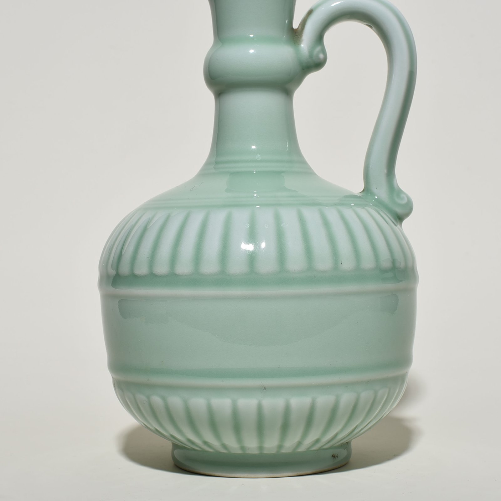 Qing Dynasty Yongzheng pink celadon glaze flower pouring