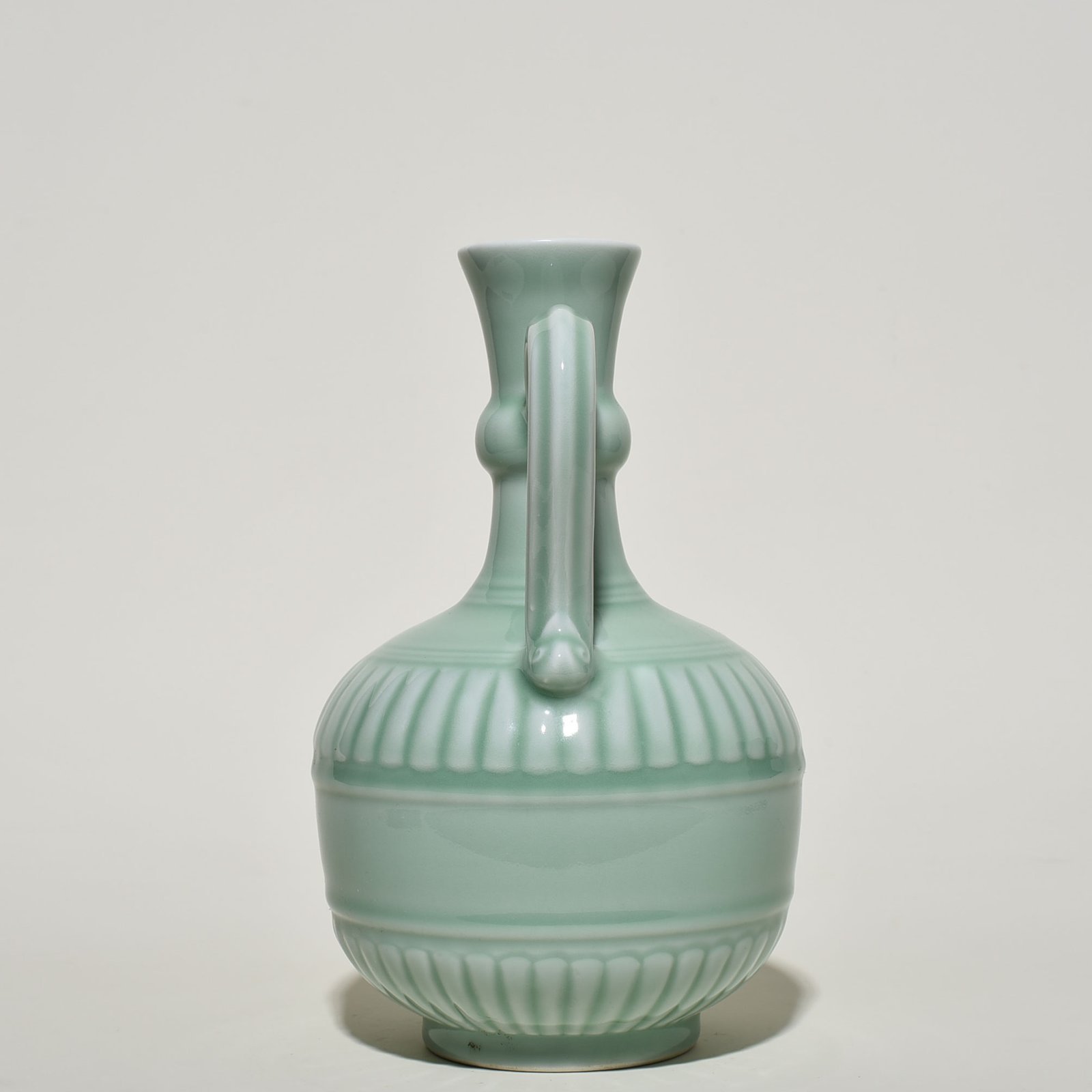 Qing Dynasty Yongzheng pink celadon glaze flower pouring