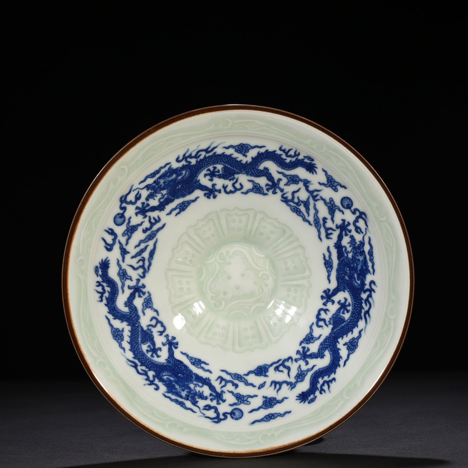 Qing Dynasty Yongzheng pink celadon glaze flower pouring