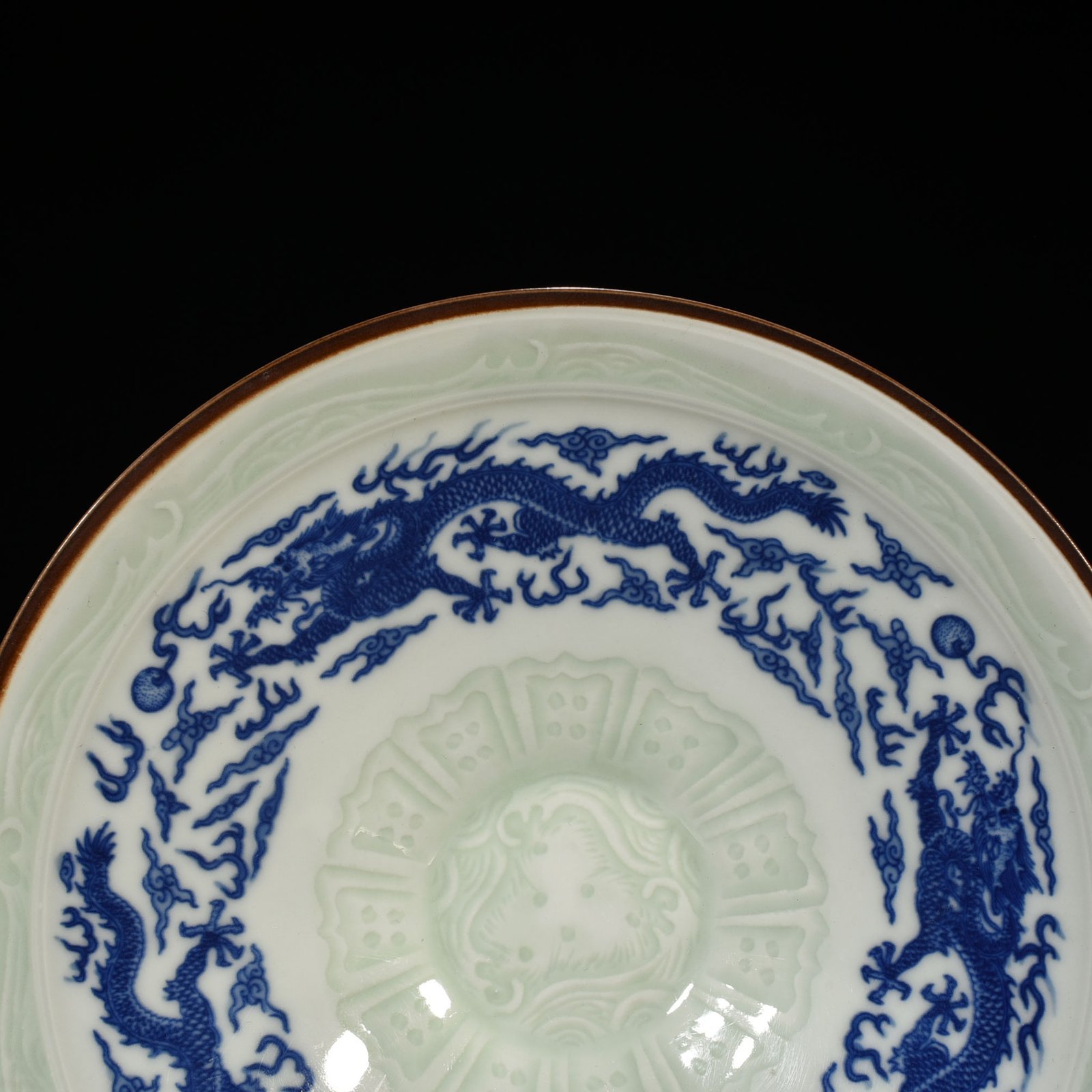 Qing Dynasty Yongzheng pink celadon glaze flower pouring