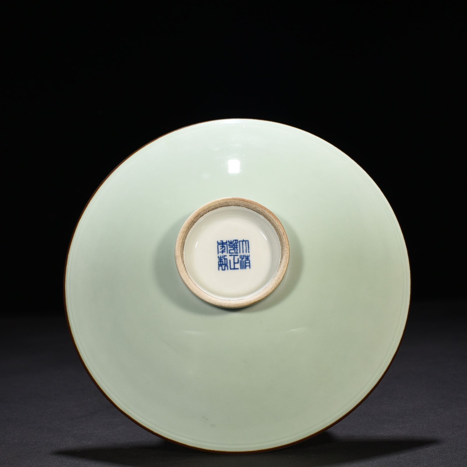 Qing Dynasty Yongzheng pink celadon glaze flower pouring
