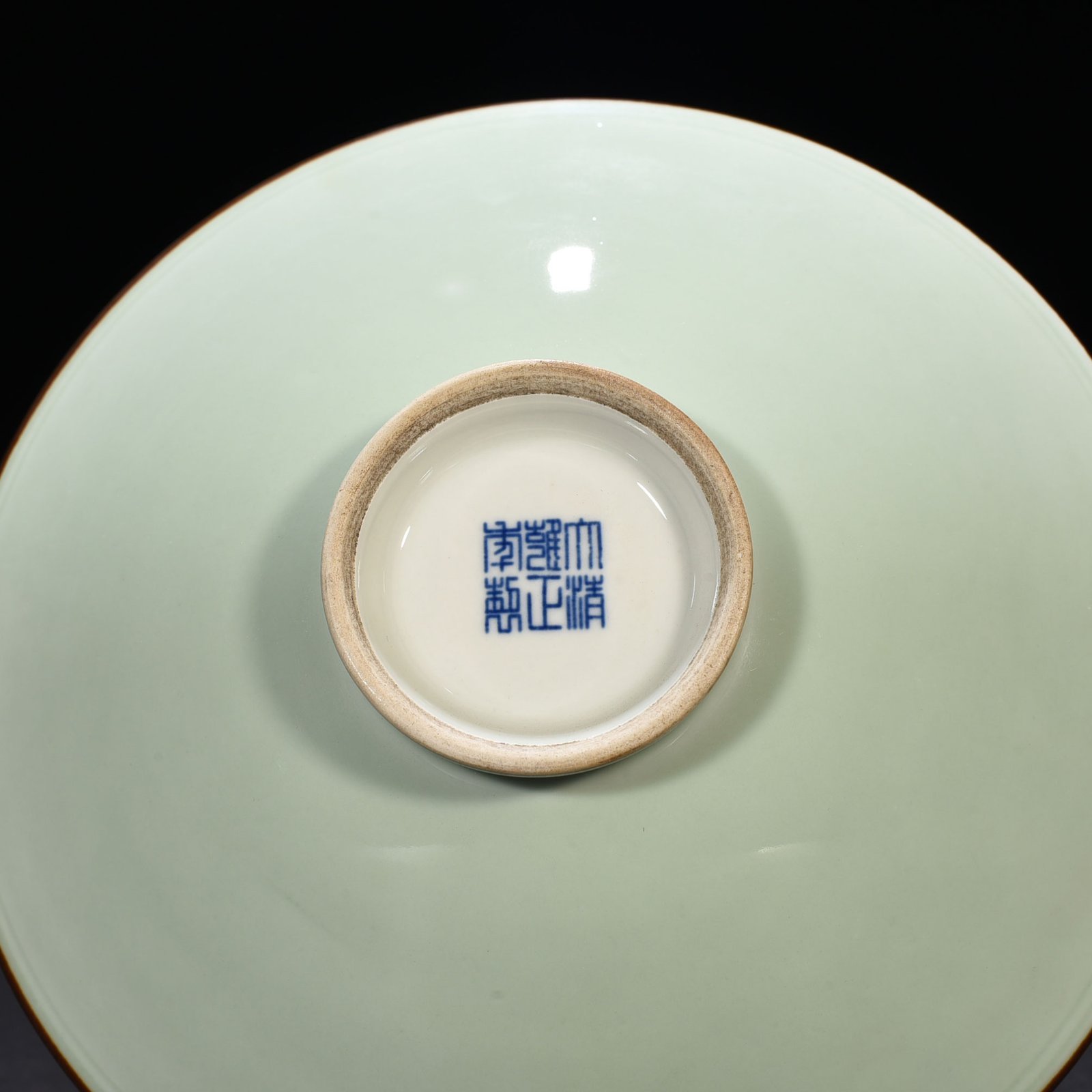 Qing Dynasty Yongzheng pink celadon glaze flower pouring
