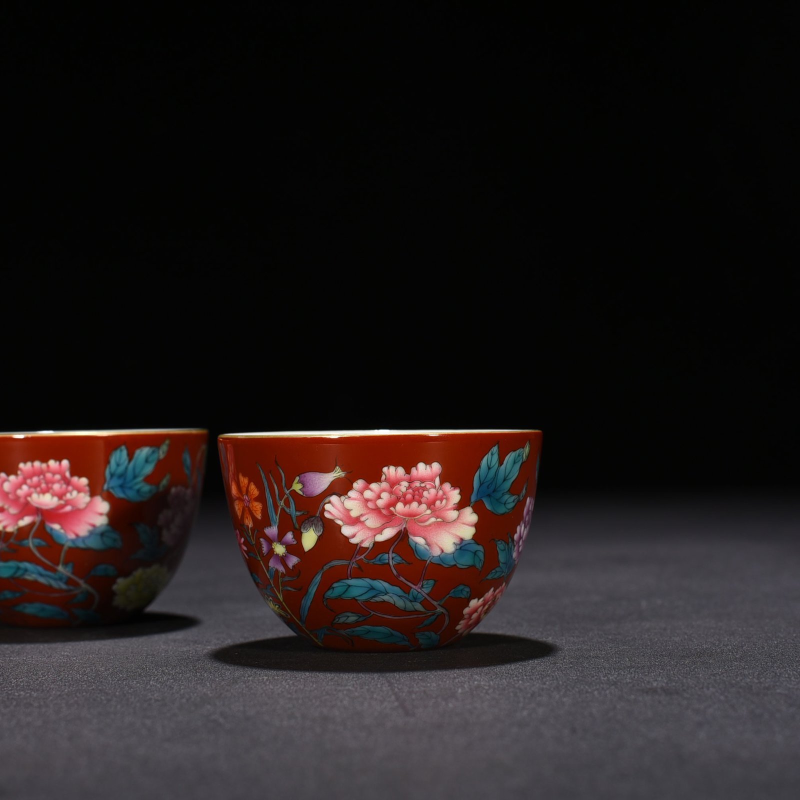 Qing Dynasty Yongzheng red ground pastel peony flower pattern lying foot cup vat cup