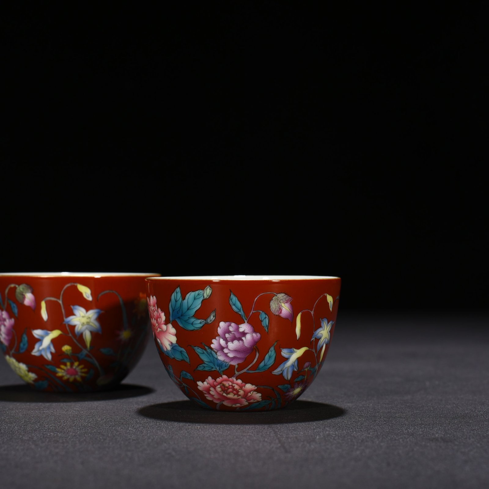 Qing Dynasty Yongzheng red ground pastel peony flower pattern lying foot cup vat cup