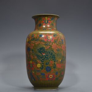 Qing Dynasty Yongzheng tea powder glaze lantern bottle