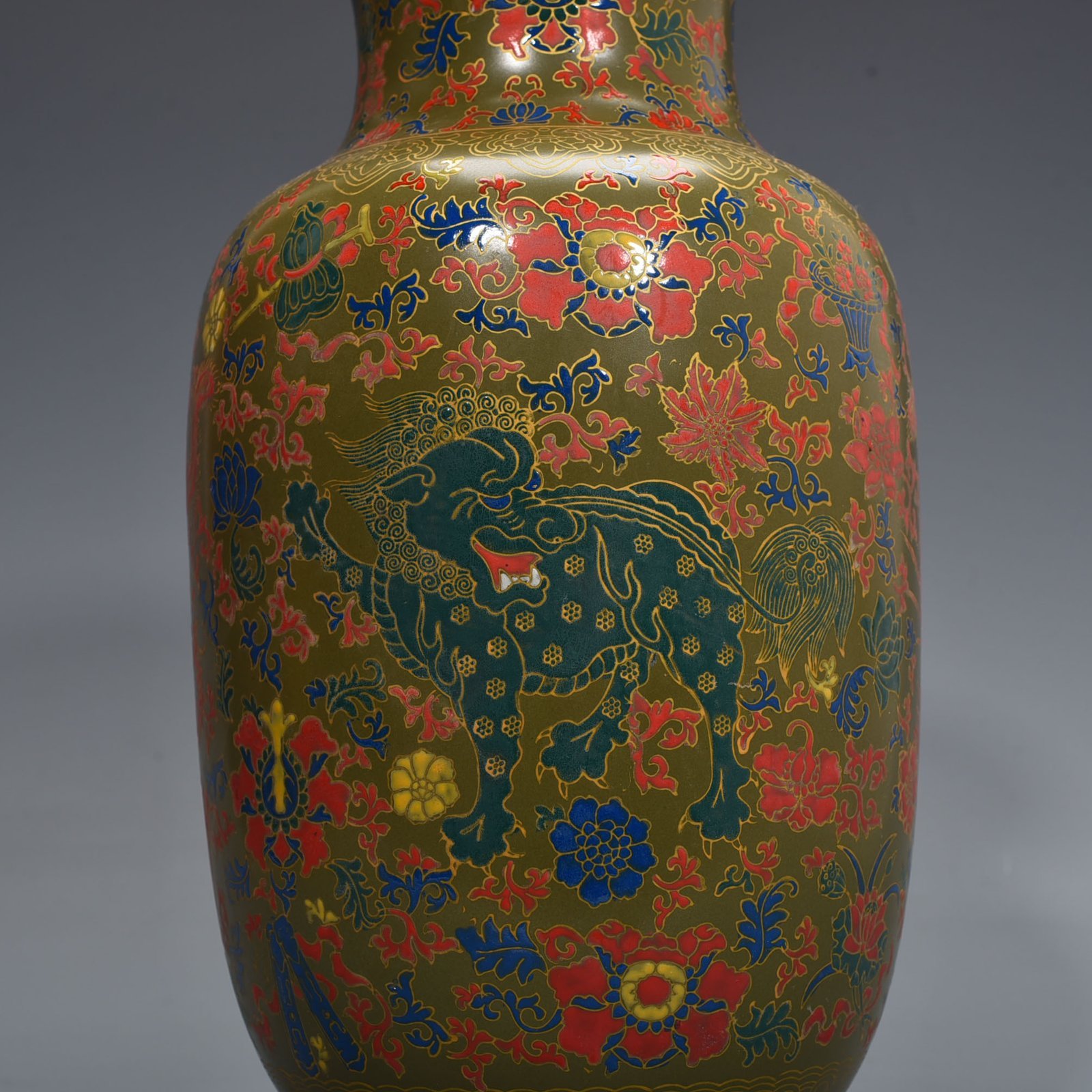 Qing Dynasty Yongzheng tea powder glaze lantern bottle