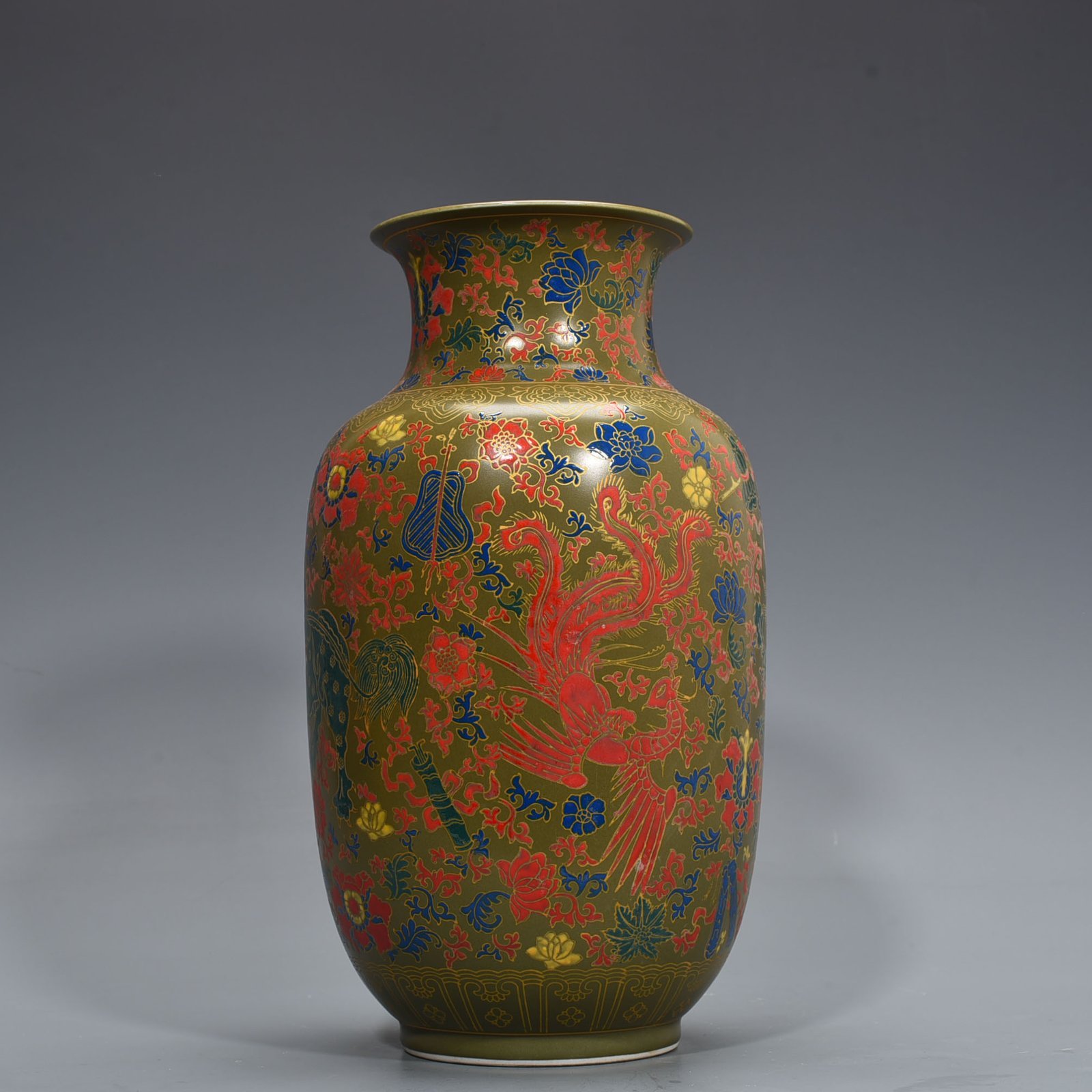 Qing Dynasty Yongzheng tea powder glaze lantern bottle