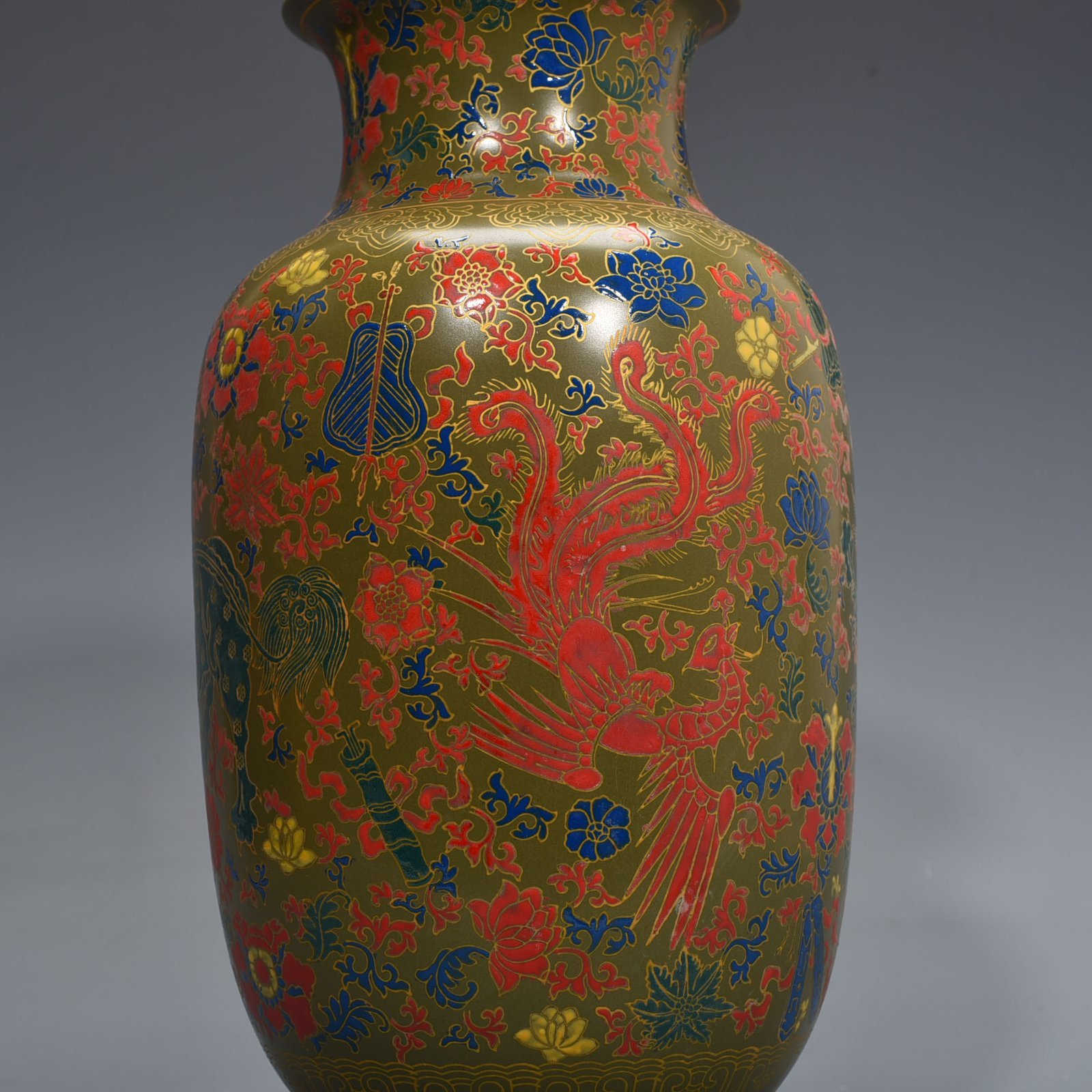 Qing Dynasty Yongzheng tea powder glaze lantern bottle