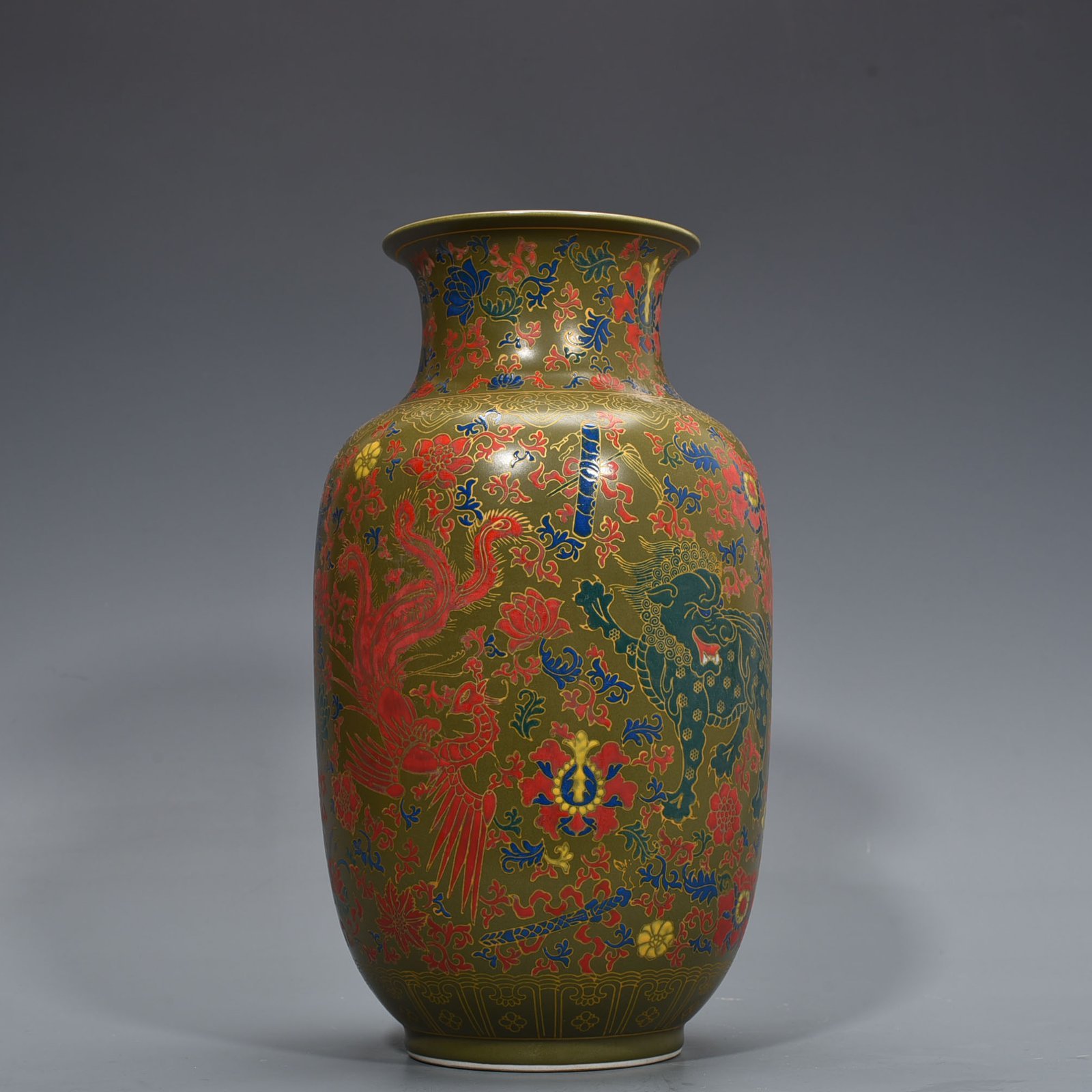Qing Dynasty Yongzheng tea powder glaze lantern bottle