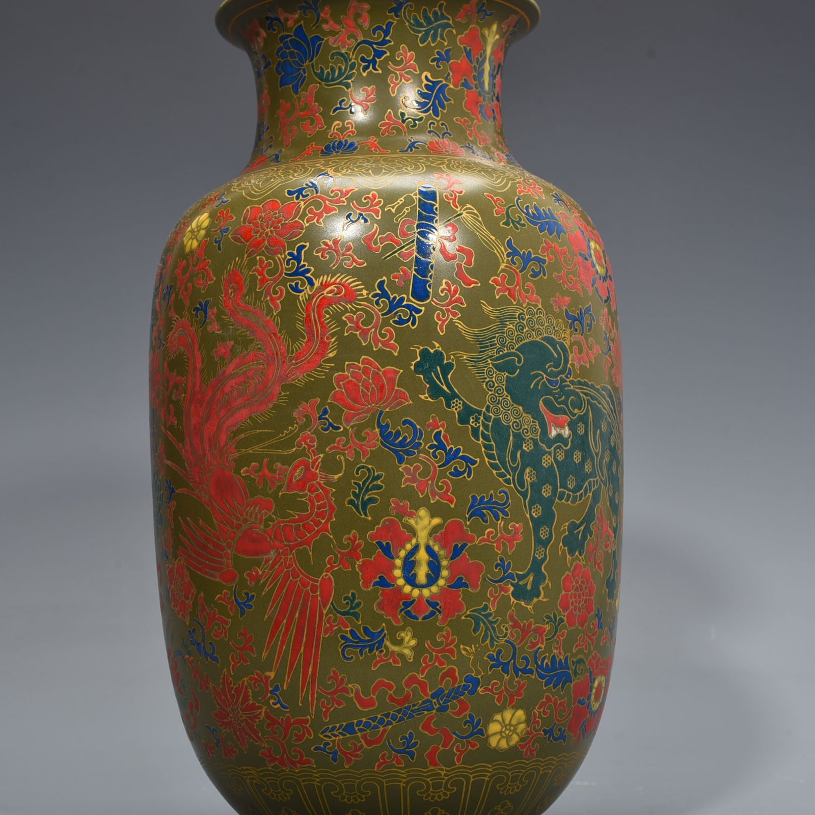 Qing Dynasty Yongzheng tea powder glaze lantern bottle