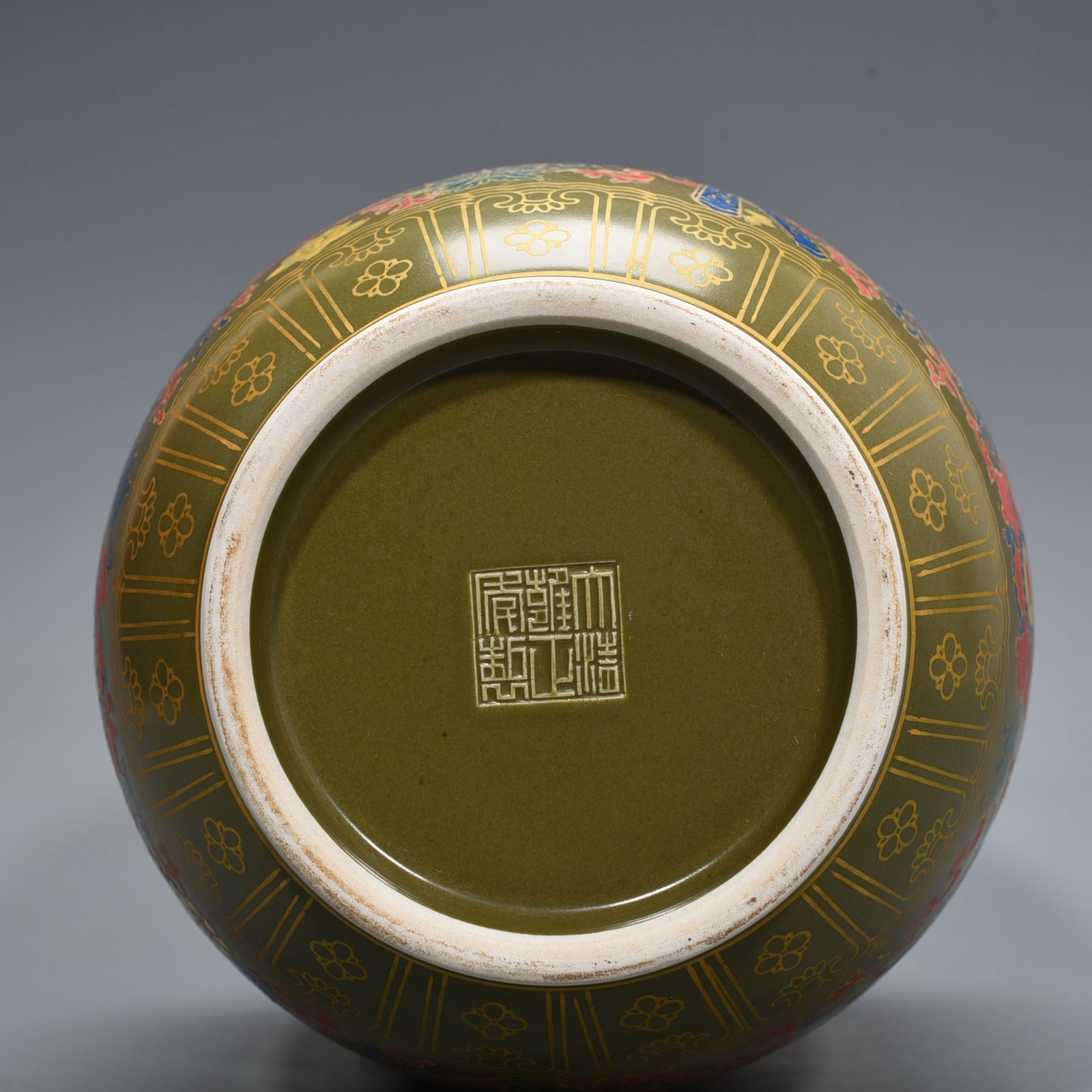 Qing Dynasty Yongzheng tea powder glaze lantern bottle
