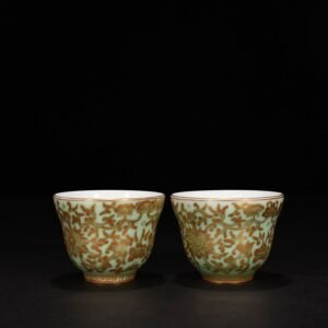 Qing Dynasty Yongzheng bean green glaze cup with gilded branches