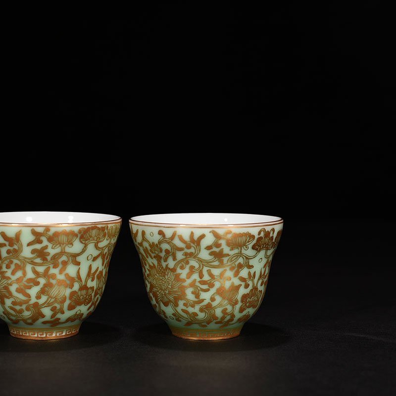 Qing Dynasty Yongzheng bean green glaze cup with gilded branches