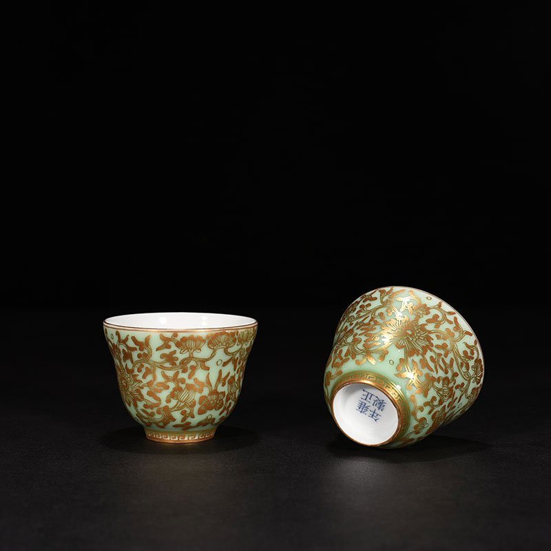 Qing Dynasty Yongzheng bean green glaze cup with gilded branches