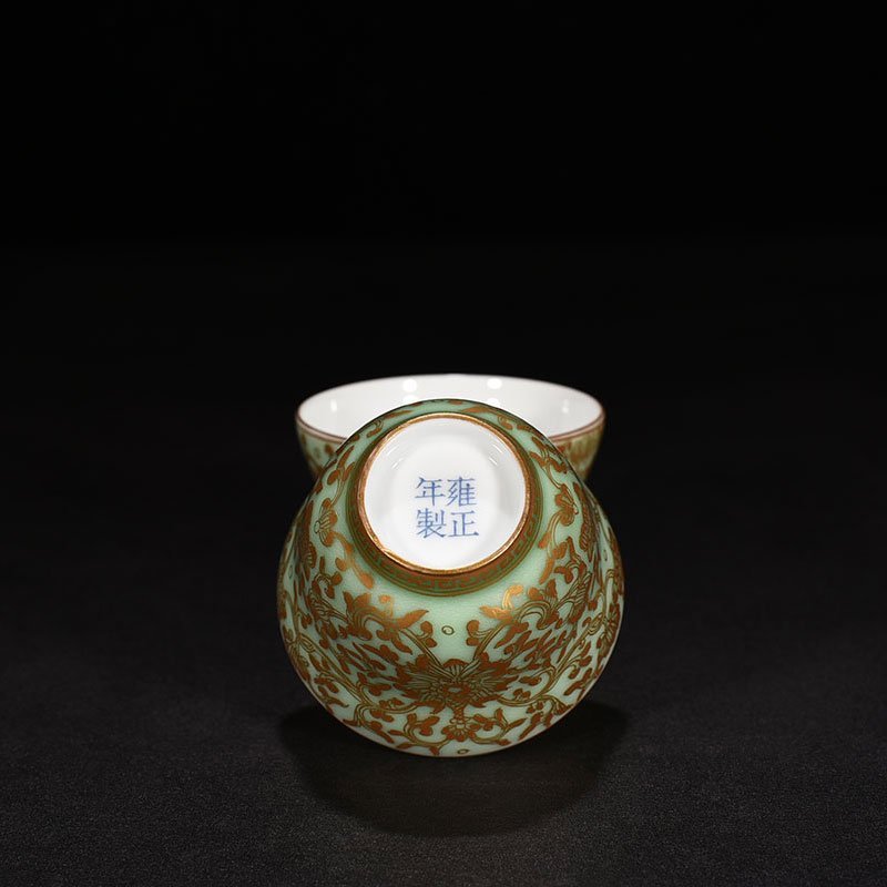 Qing Dynasty Yongzheng bean green glaze cup with gilded branches