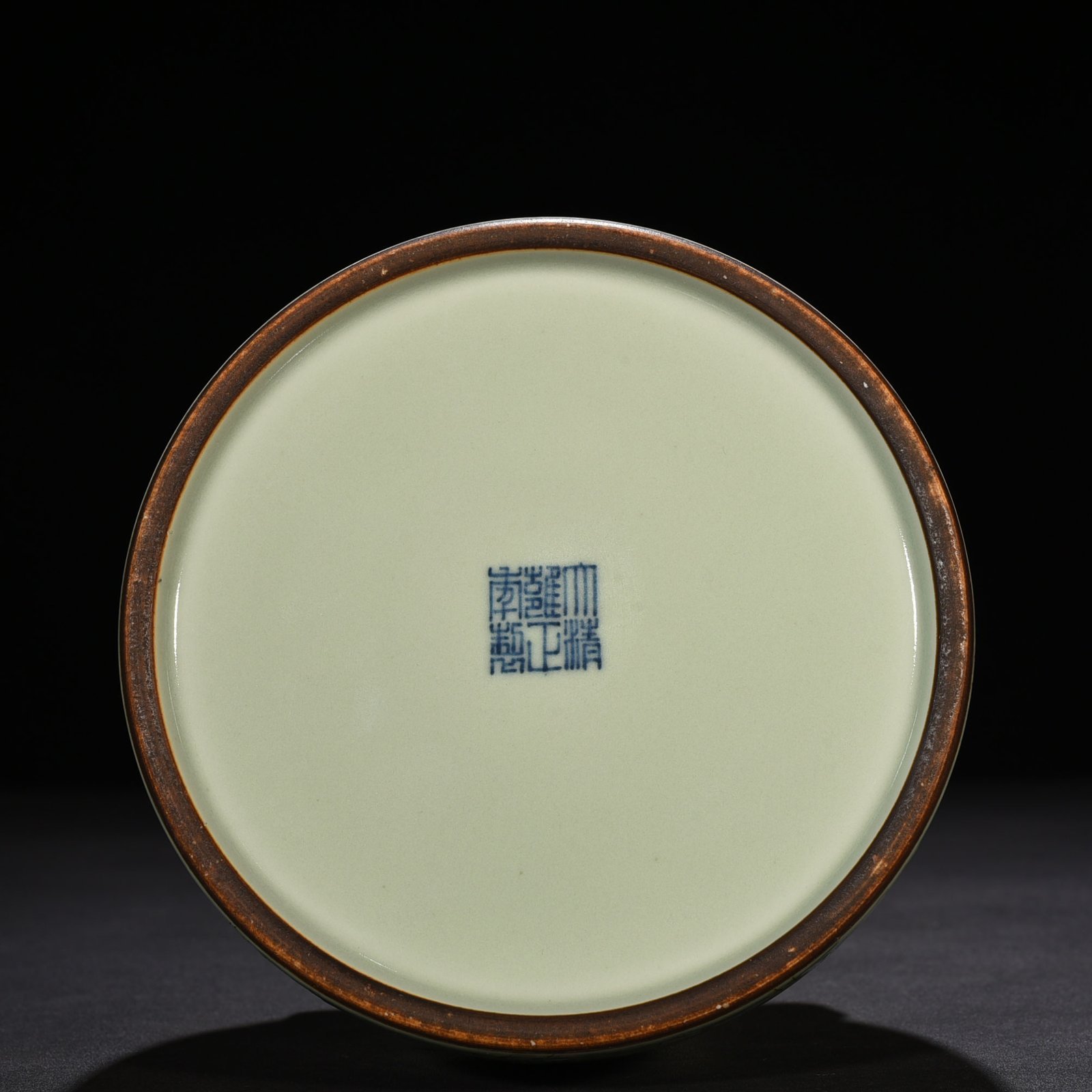 Qing Dynasty Yongzheng bean green glaze pastel lotus pond three-goat statue