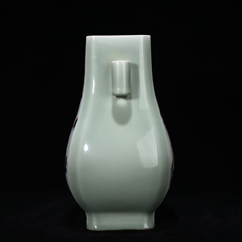 Qing Dynasty Yongzheng bean green glaze blue and white underglaze red landscape vase