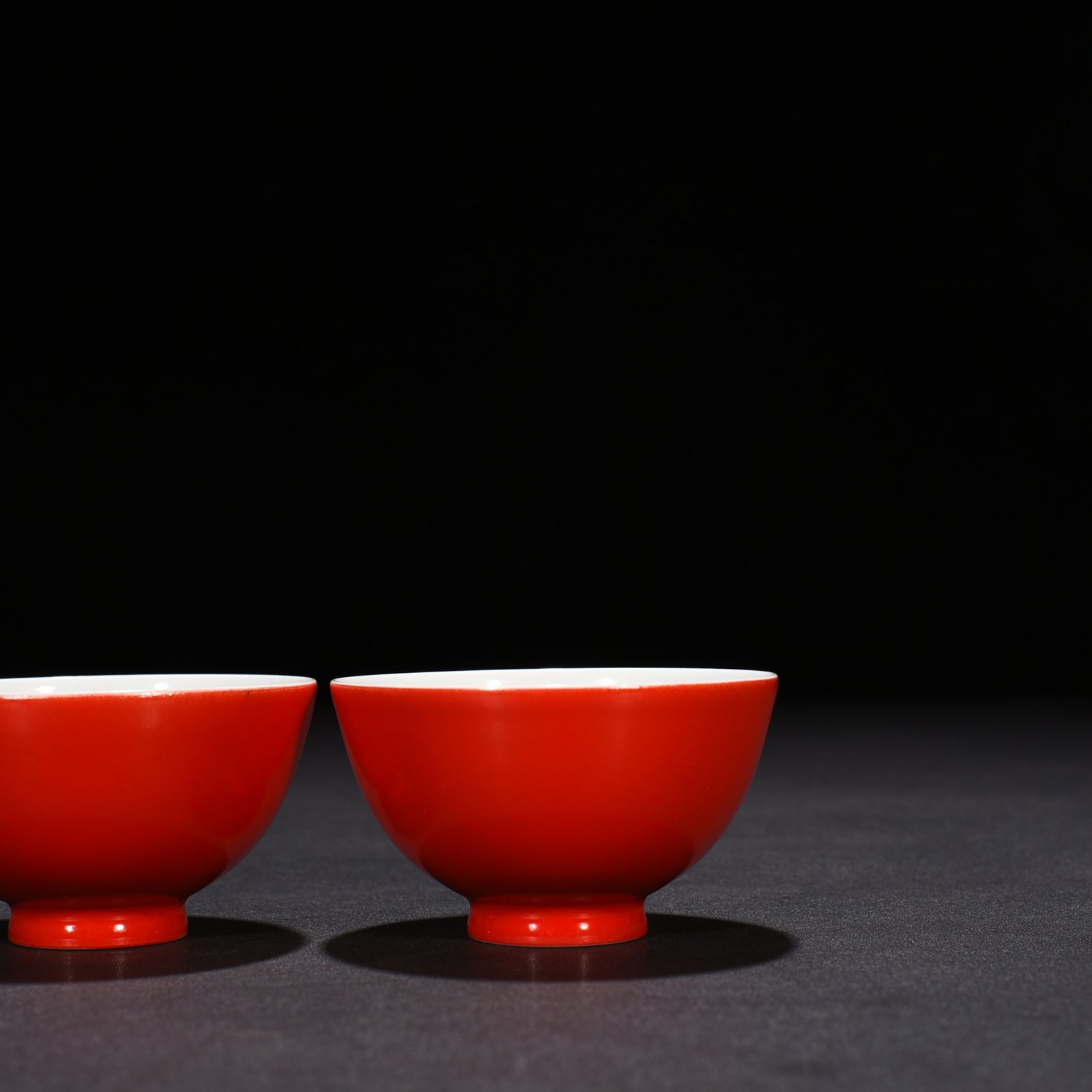 Qing Dynasty Yongzheng chili red glaze cup
