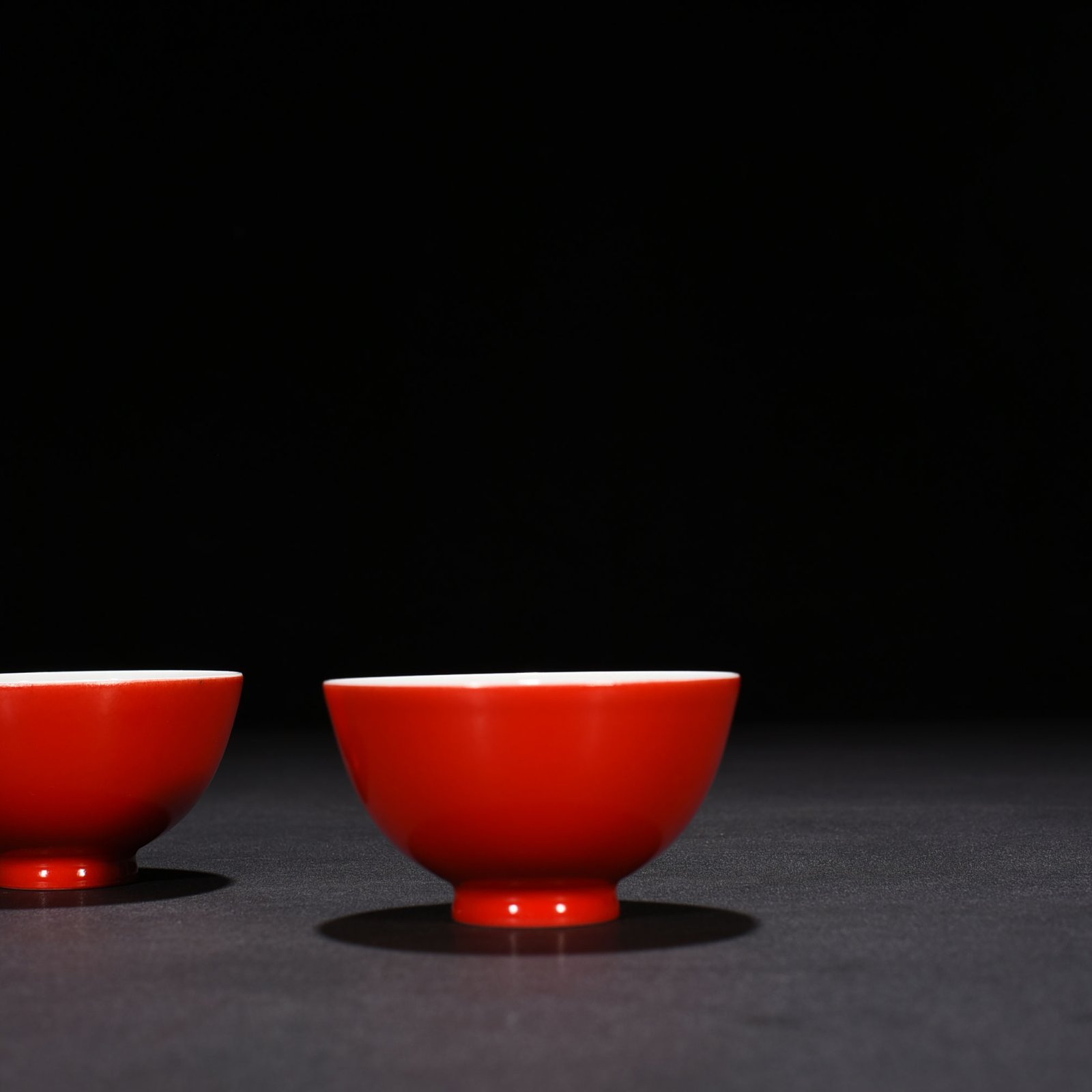 Qing Dynasty Yongzheng chili red glaze cup