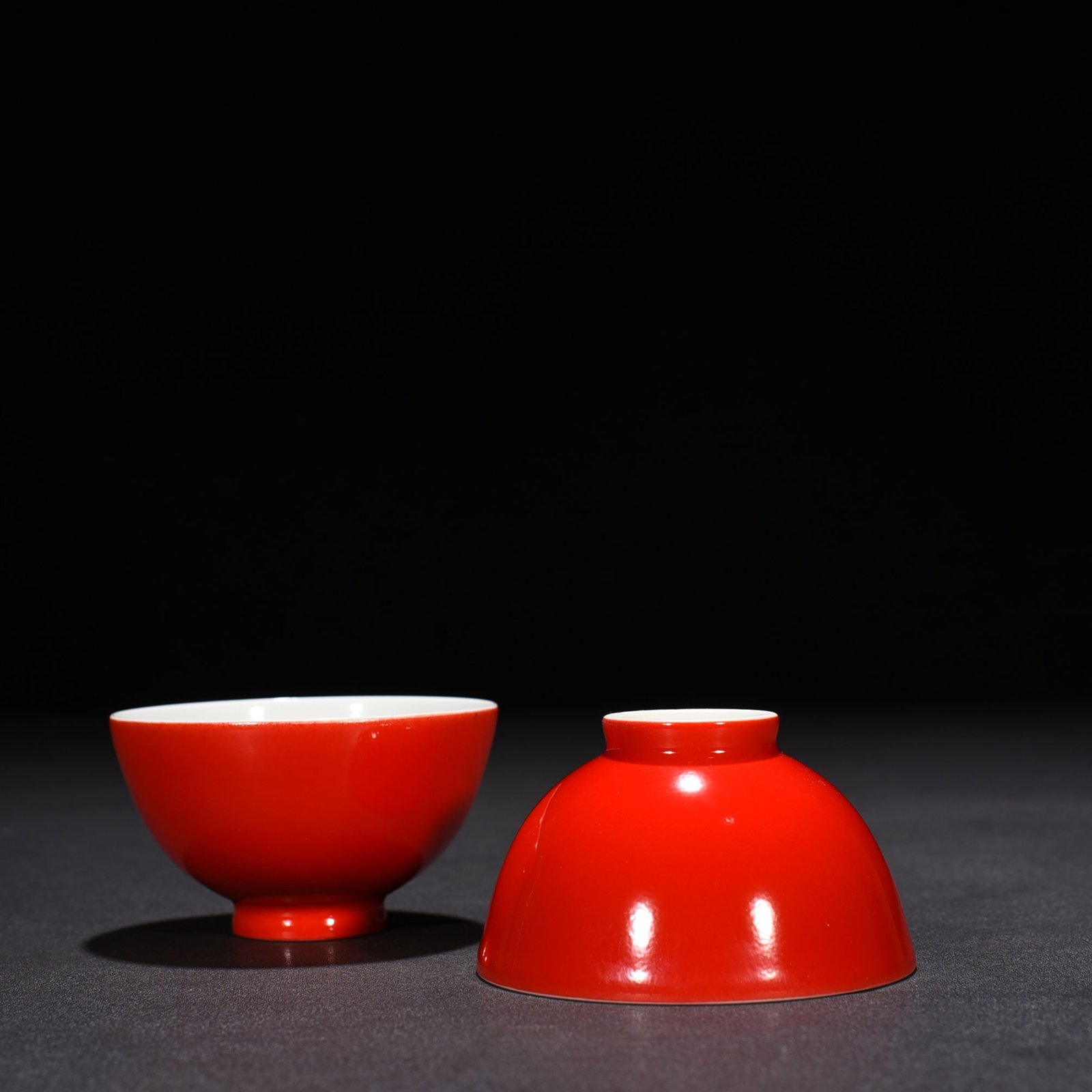 Qing Dynasty Yongzheng chili red glaze cup