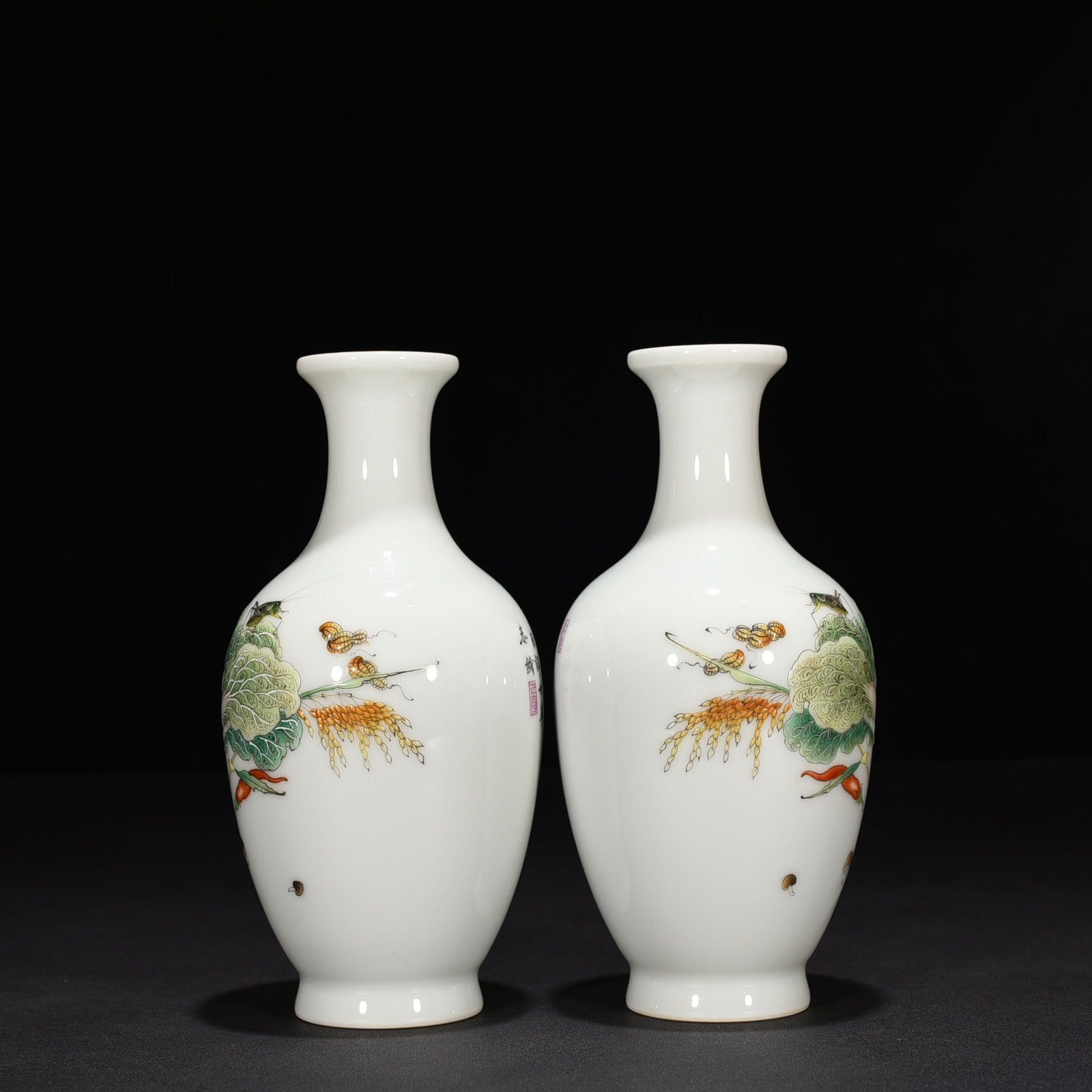 Qing Dynasty Yongzheng enamel fruit and vegetable cabbage pattern dish bottle