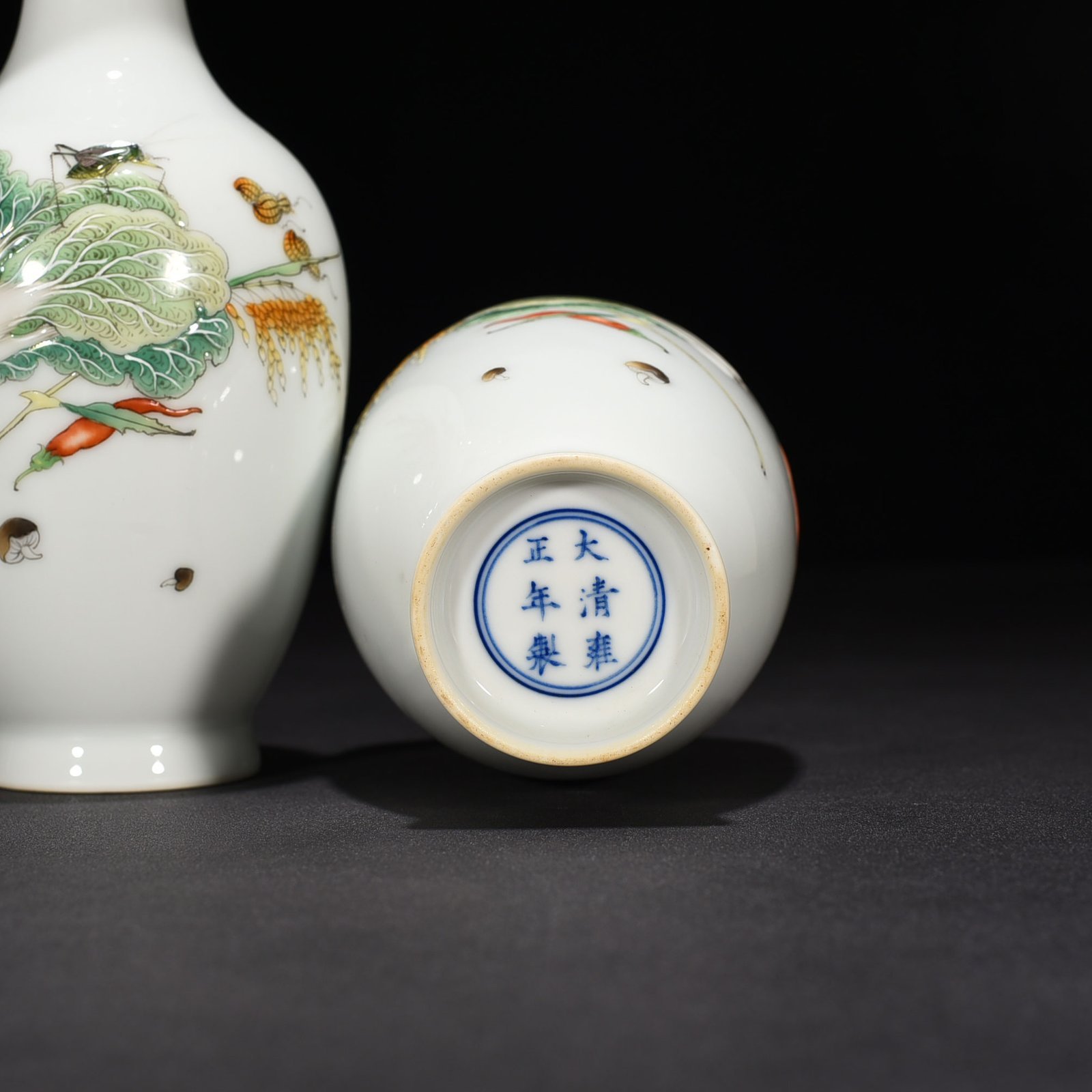 Qing Dynasty Yongzheng enamel fruit and vegetable cabbage pattern dish bottle
