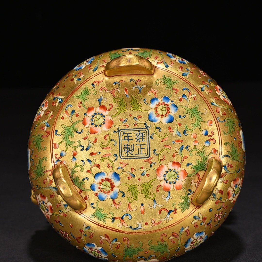 Qing Dynasty Yongzheng gold ground enamel incense burner