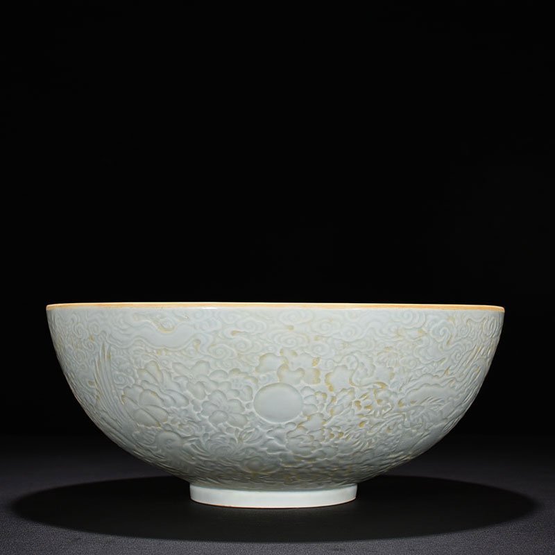 Qing Dynasty Yongzheng carved thin bowl with dragon