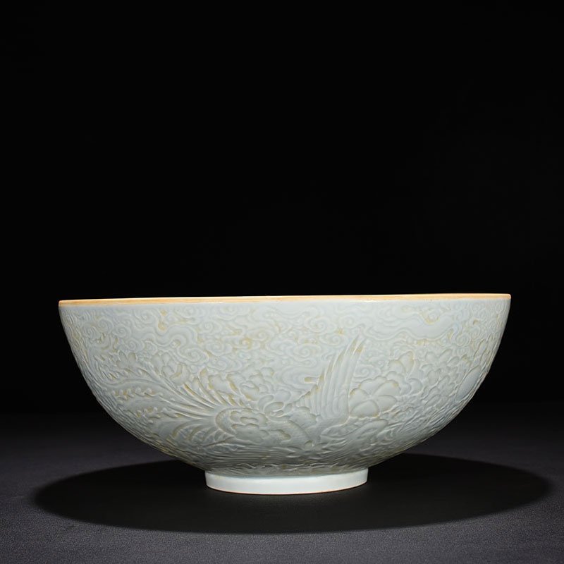 Qing Dynasty Yongzheng carved thin bowl with dragon