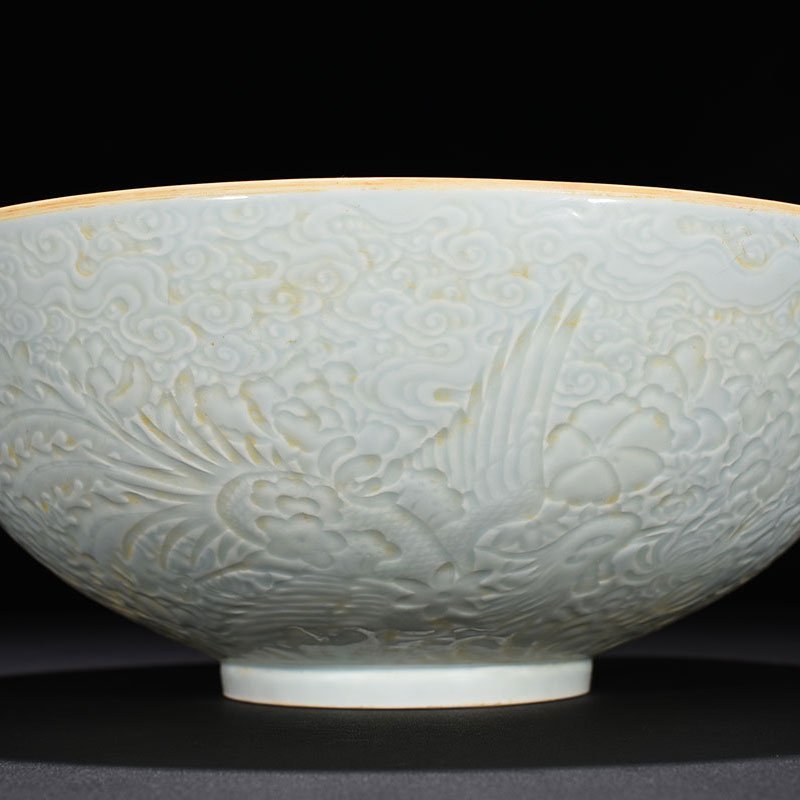 Qing Dynasty Yongzheng carved thin bowl with dragon