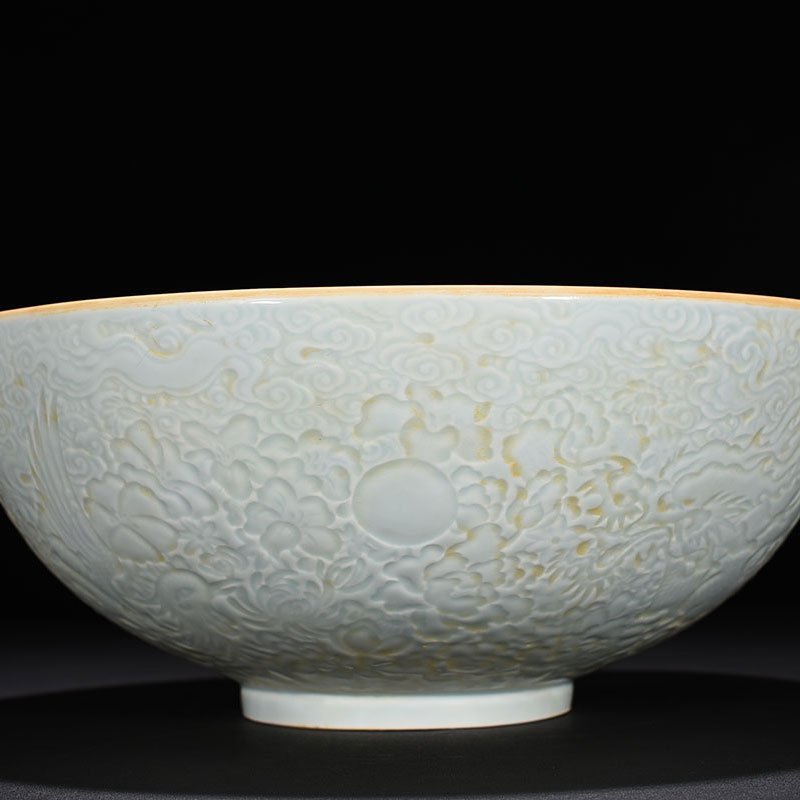 Qing Dynasty Yongzheng carved thin bowl with dragon