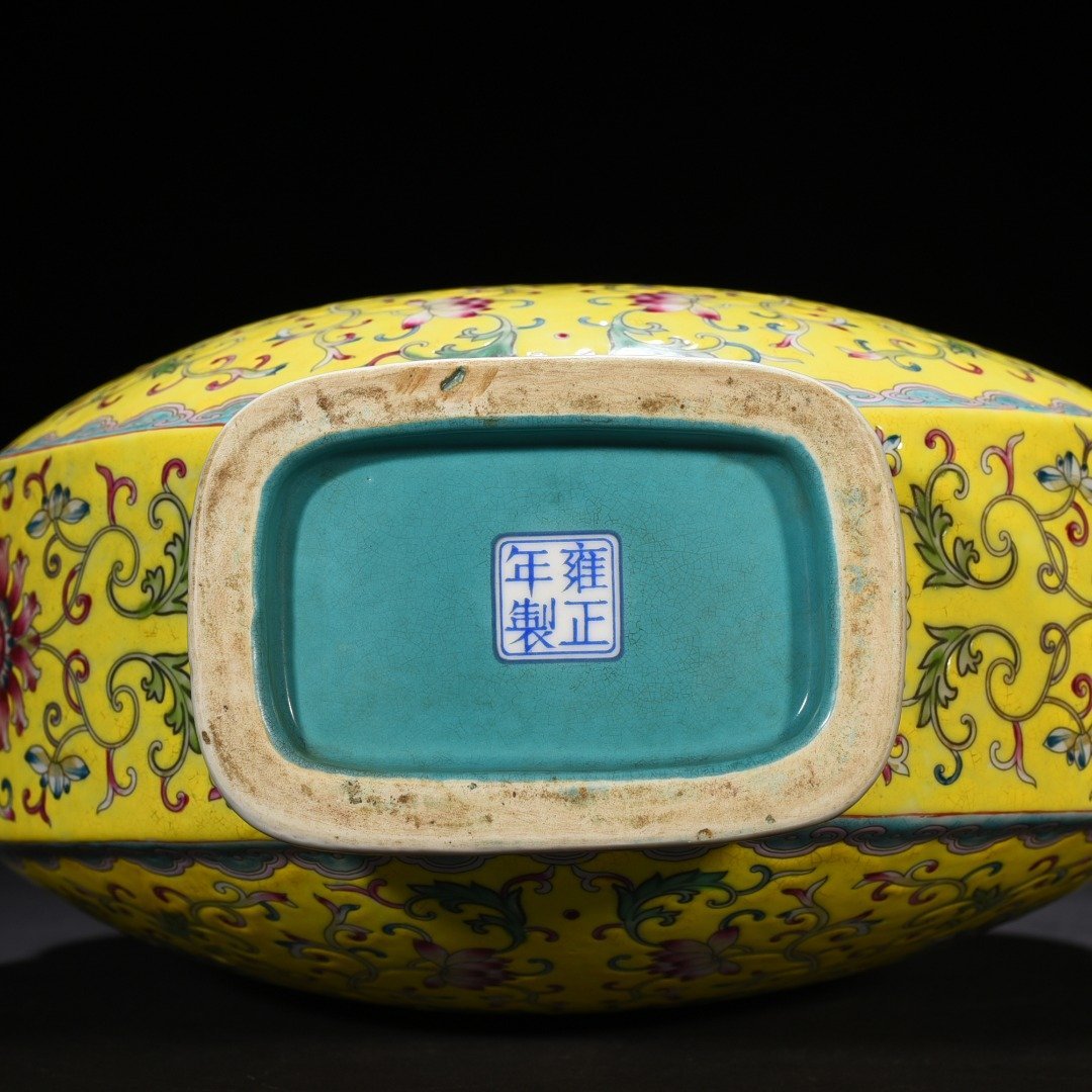 Qing Dynasty Yongzheng yellow ground pastel lucky and longevity flower pattern Ruyi ear flat vase