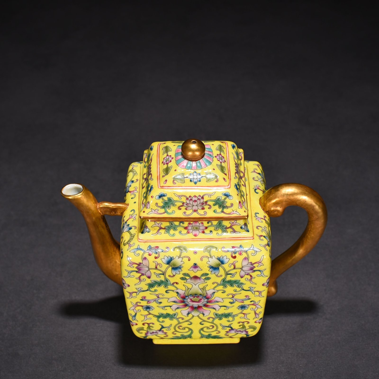 Qing Dynasty Yongzheng yellow ground pastel flower pattern square pot