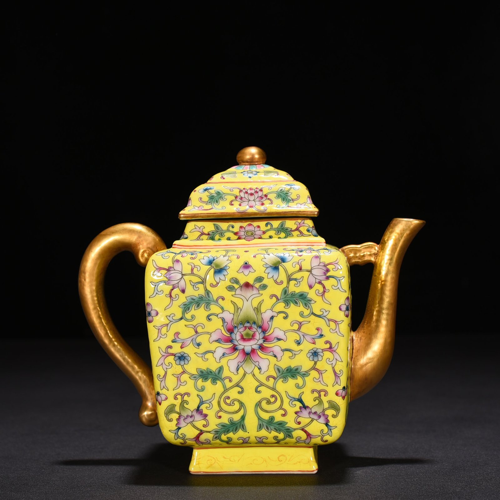 Qing Dynasty Yongzheng yellow ground pastel flower pattern square pot